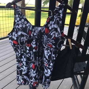 NWT 2piece bathing suit, boy shorts XL